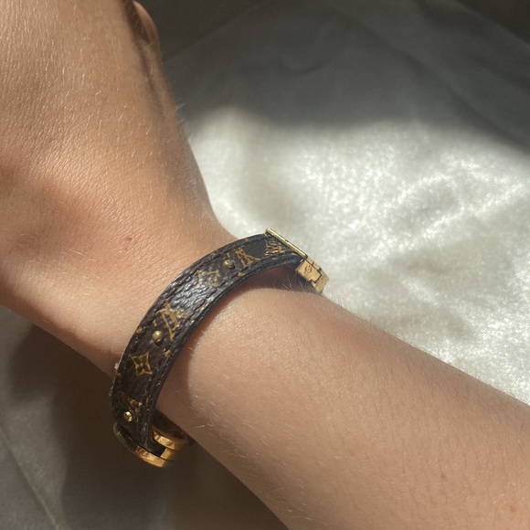 Louis Vuitton LV CIRCLE REVERSIBLE BRACELET - Picture 16 of 16